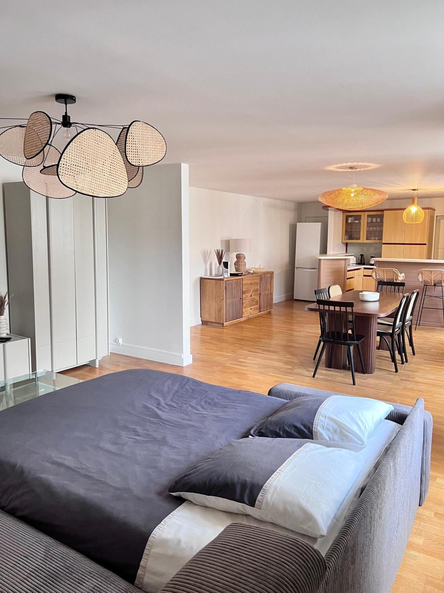 Grand Appartement Ultra Moderne Plein Centre, Plage A Pieds, Avec Parking Конкарно Экстерьер фото
